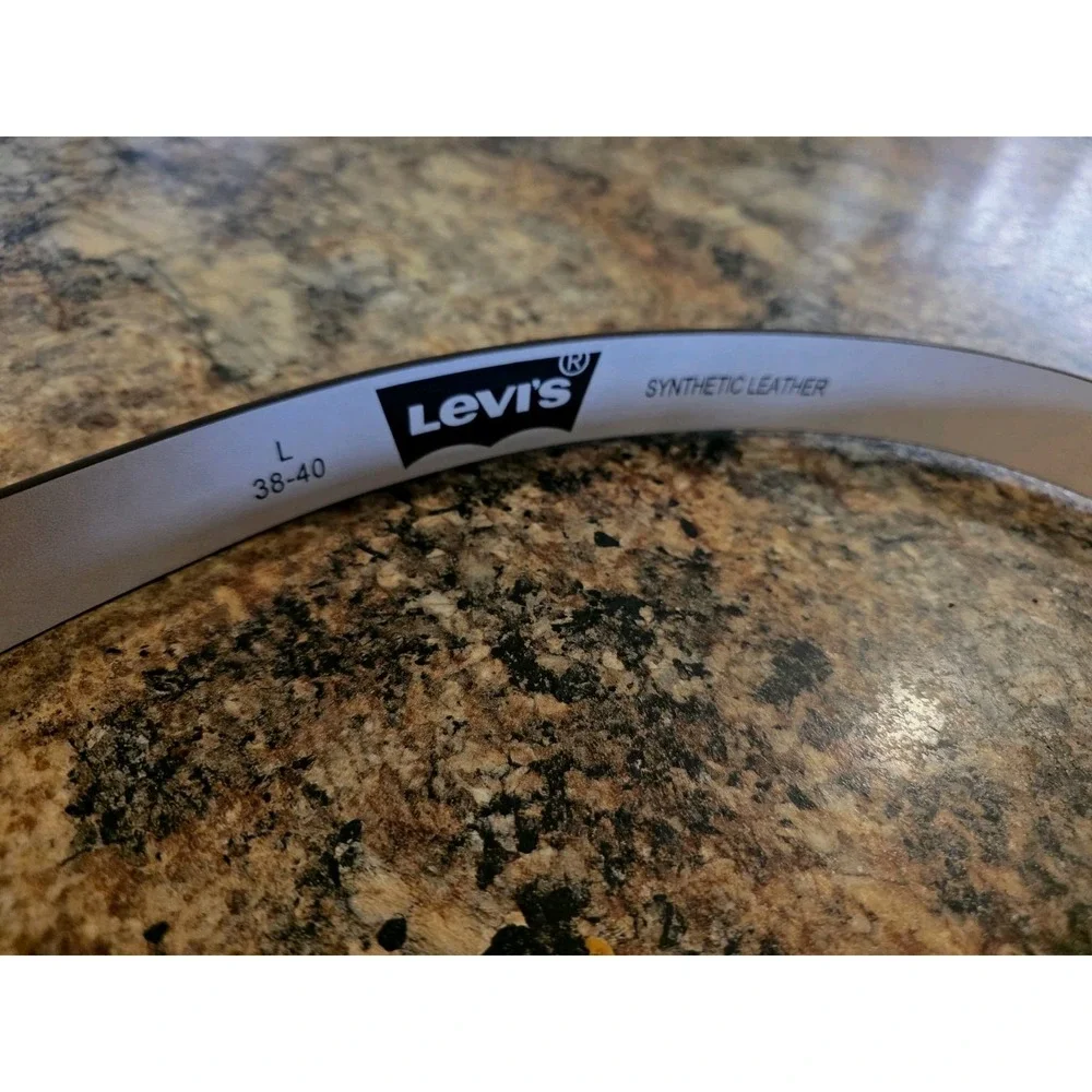 New Levis New Mens Belt.Size Large. RN129919. Brown.